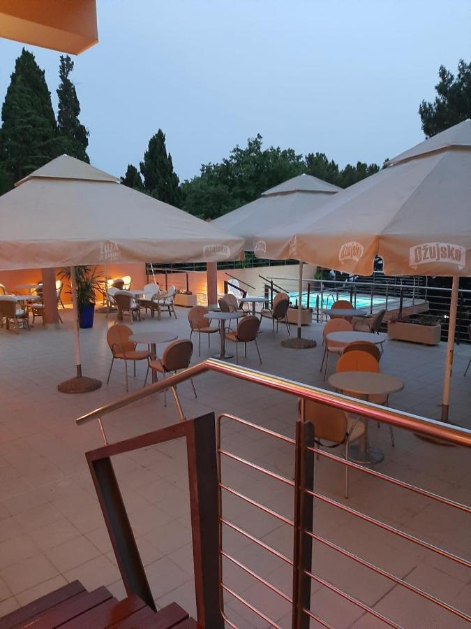 Hotel Tamaris โนวีวีโนดอลสกี ภายนอก รูปภาพ