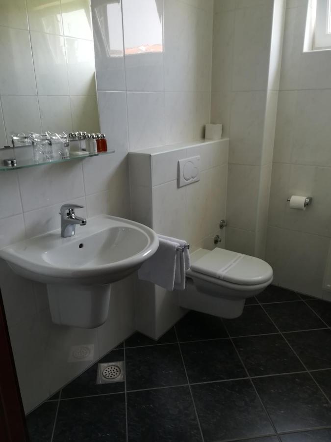 Hotel Tamaris โนวีวีโนดอลสกี ภายนอก รูปภาพ