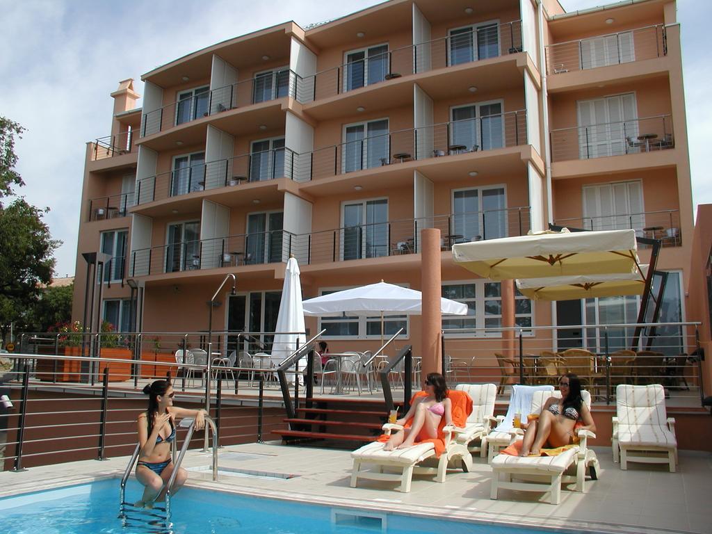 Hotel Tamaris โนวีวีโนดอลสกี ภายนอก รูปภาพ